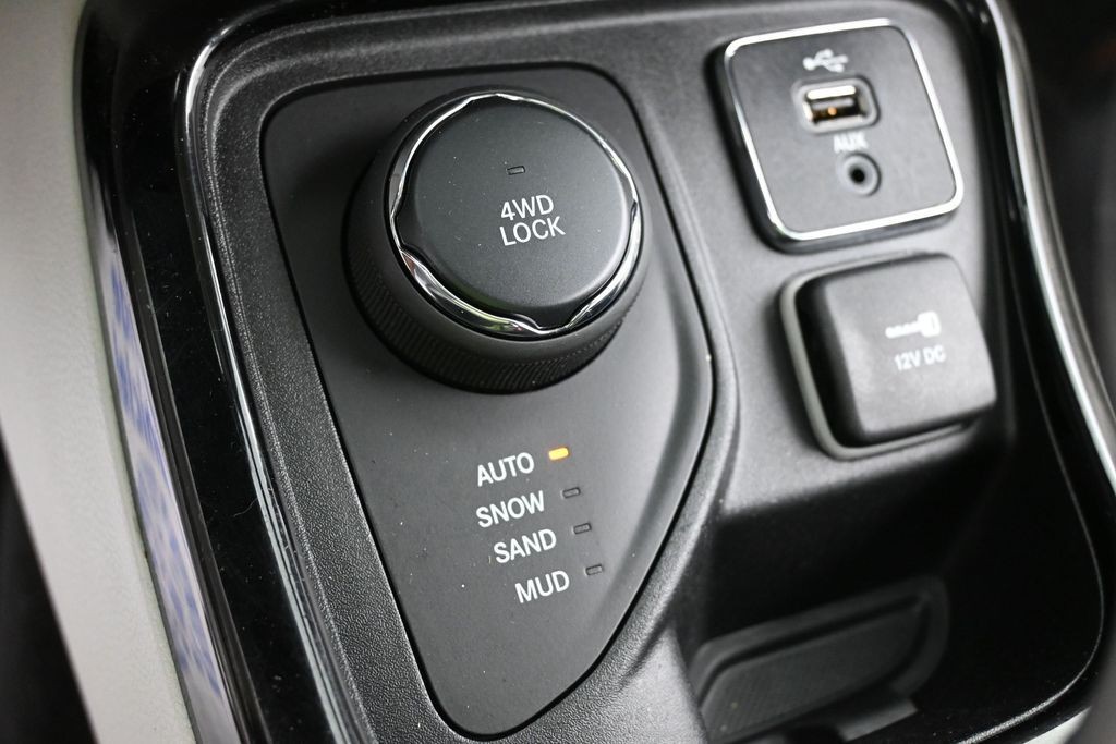 Jeep Compass Vehicle Full-screen Gallery Image 12