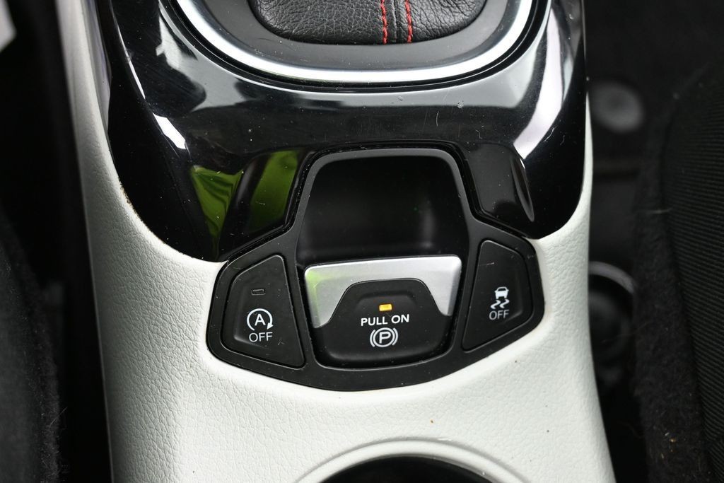 Jeep Compass Vehicle Full-screen Gallery Image 13