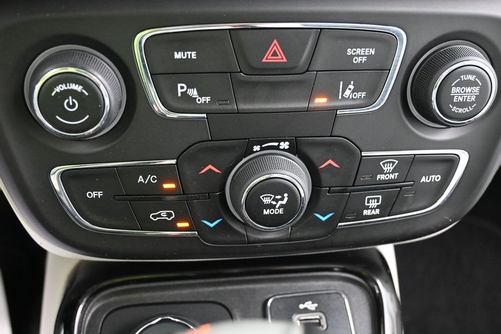 Jeep Compass Vehicle Full-screen Gallery Image 14