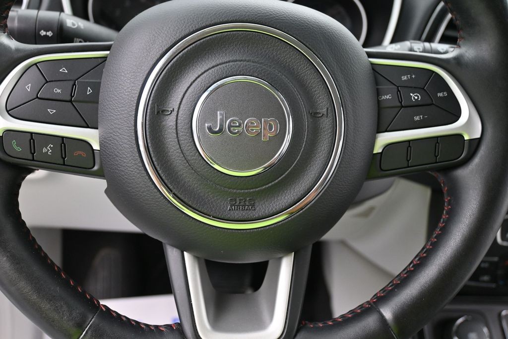 Jeep Compass Vehicle Full-screen Gallery Image 15