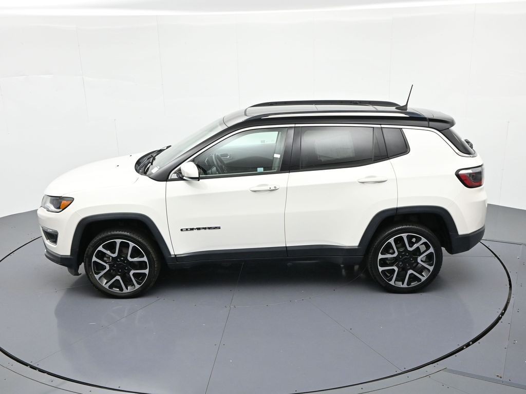Jeep Compass Vehicle Full-screen Gallery Image 21