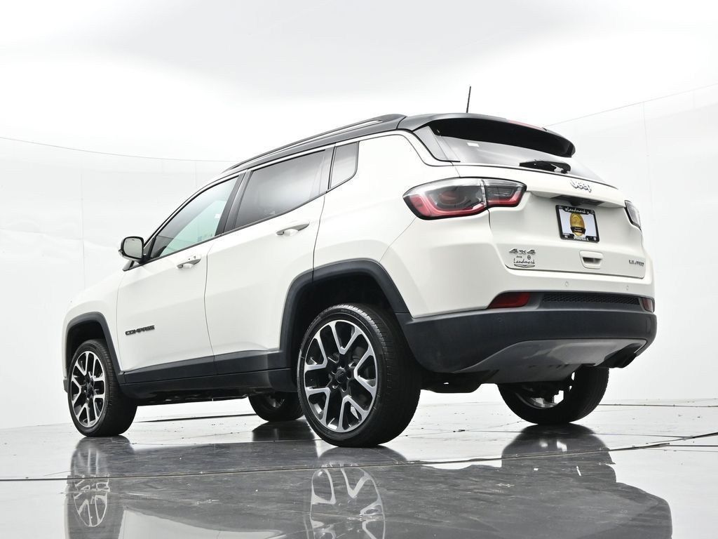 Jeep Compass Vehicle Full-screen Gallery Image 22