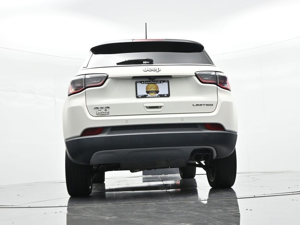 Jeep Compass Vehicle Full-screen Gallery Image 23