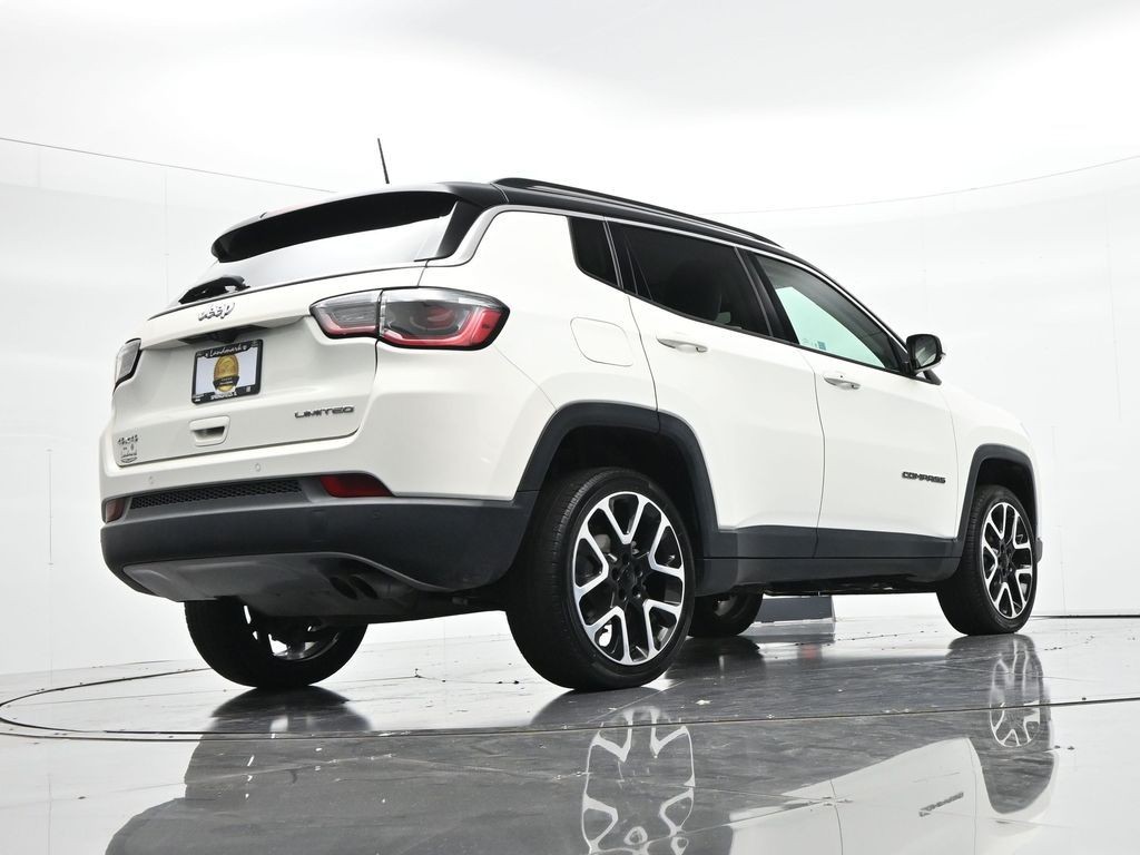 Jeep Compass Vehicle Full-screen Gallery Image 24