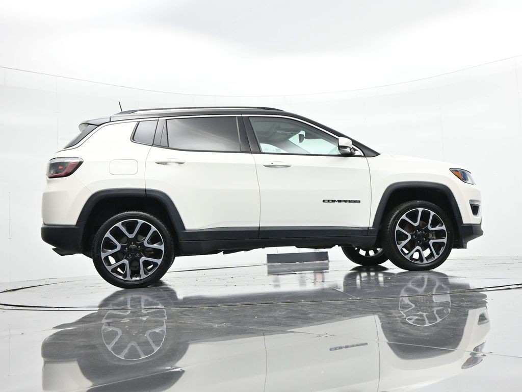 Jeep Compass Vehicle Full-screen Gallery Image 25
