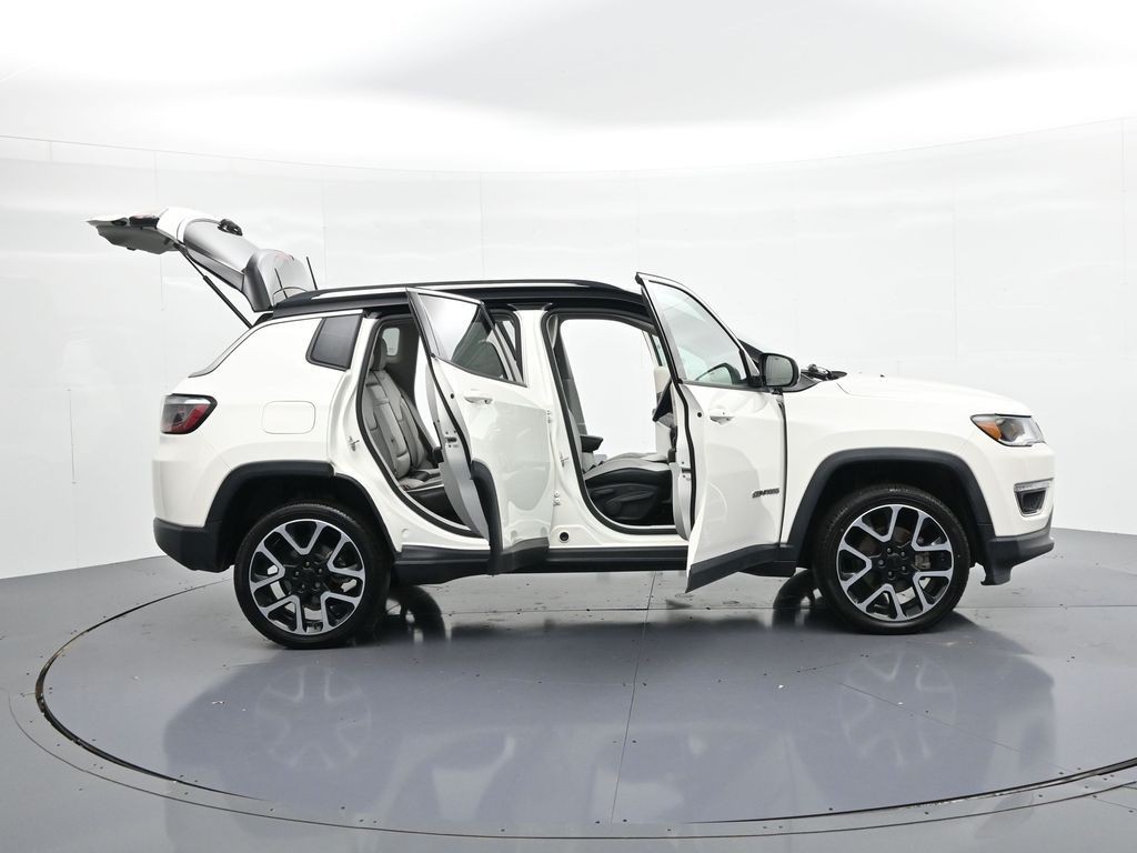 Jeep Compass Vehicle Full-screen Gallery Image 26