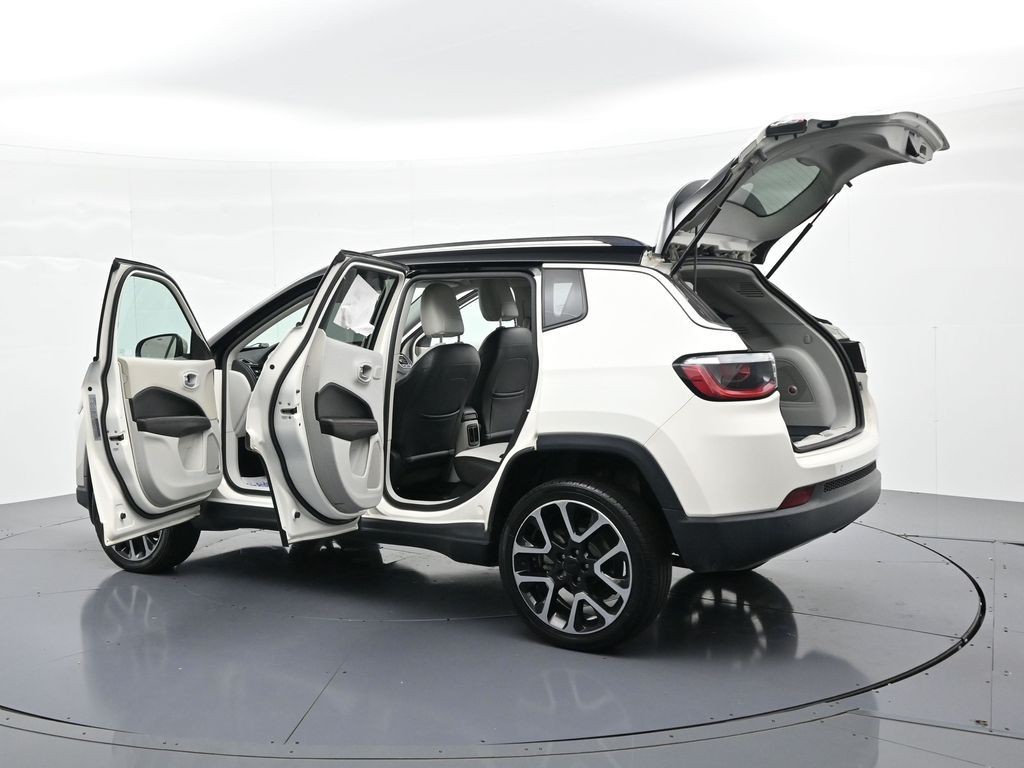 Jeep Compass Vehicle Full-screen Gallery Image 27