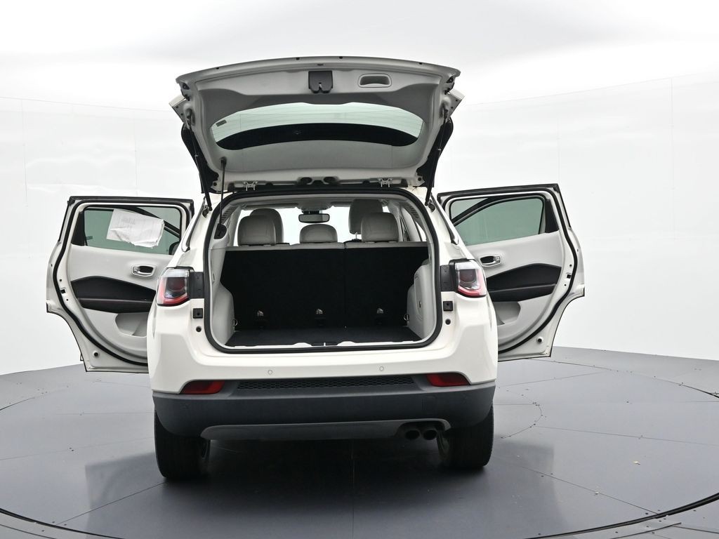 Jeep Compass Vehicle Full-screen Gallery Image 29