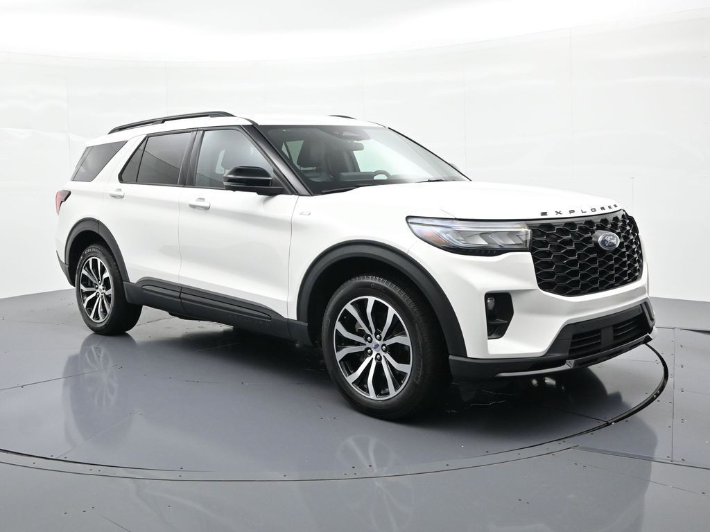 Ford Explorer Vehicle Full-screen Gallery Image 4