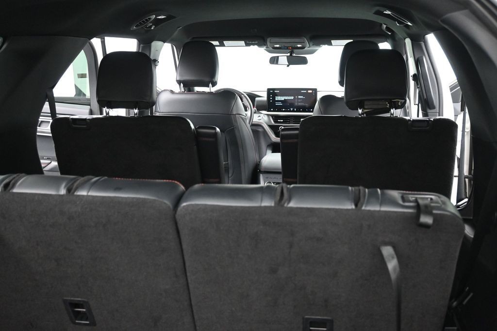 Ford Explorer Vehicle Full-screen Gallery Image 12