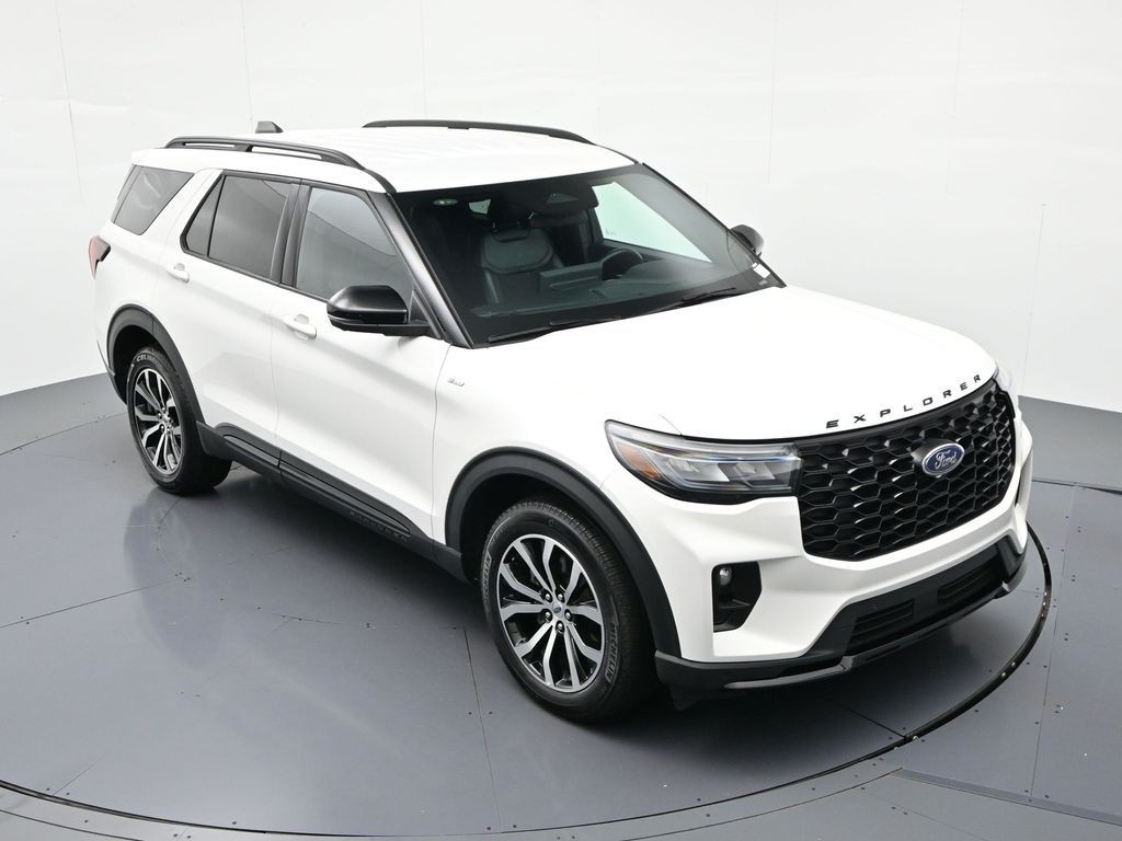 Ford Explorer Vehicle Full-screen Gallery Image 18