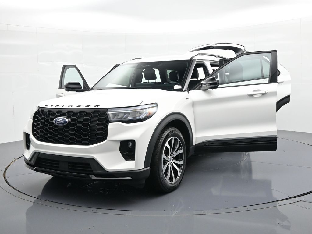 Ford Explorer Vehicle Full-screen Gallery Image 28