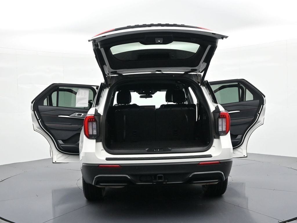 Ford Explorer Vehicle Full-screen Gallery Image 29