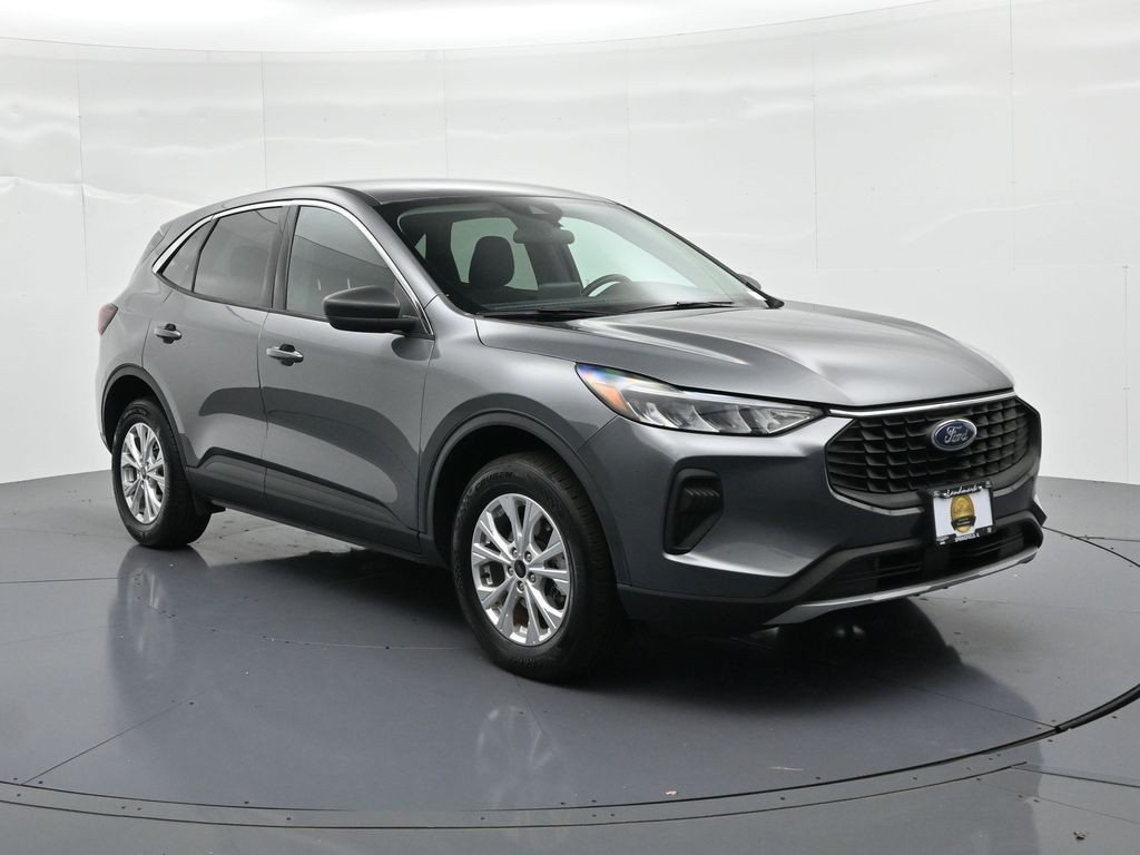 Ford Escape Vehicle Full-screen Gallery Image 4