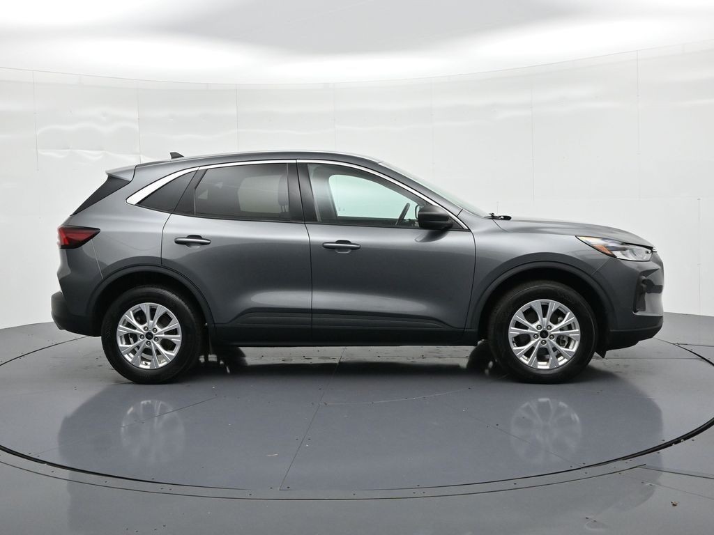 Ford Escape Vehicle Full-screen Gallery Image 5