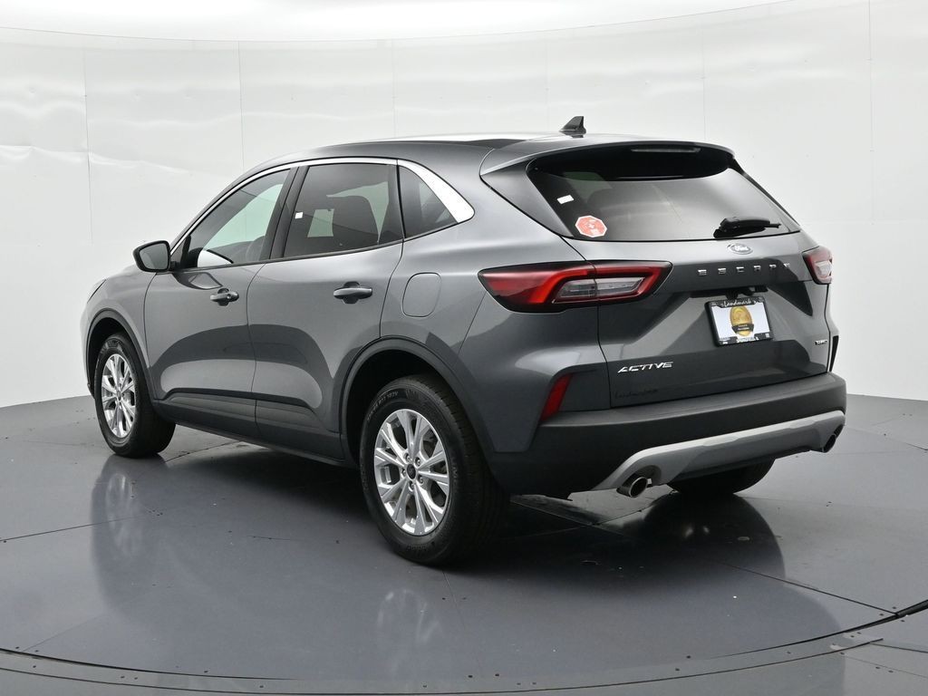 Ford Escape Vehicle Full-screen Gallery Image 8