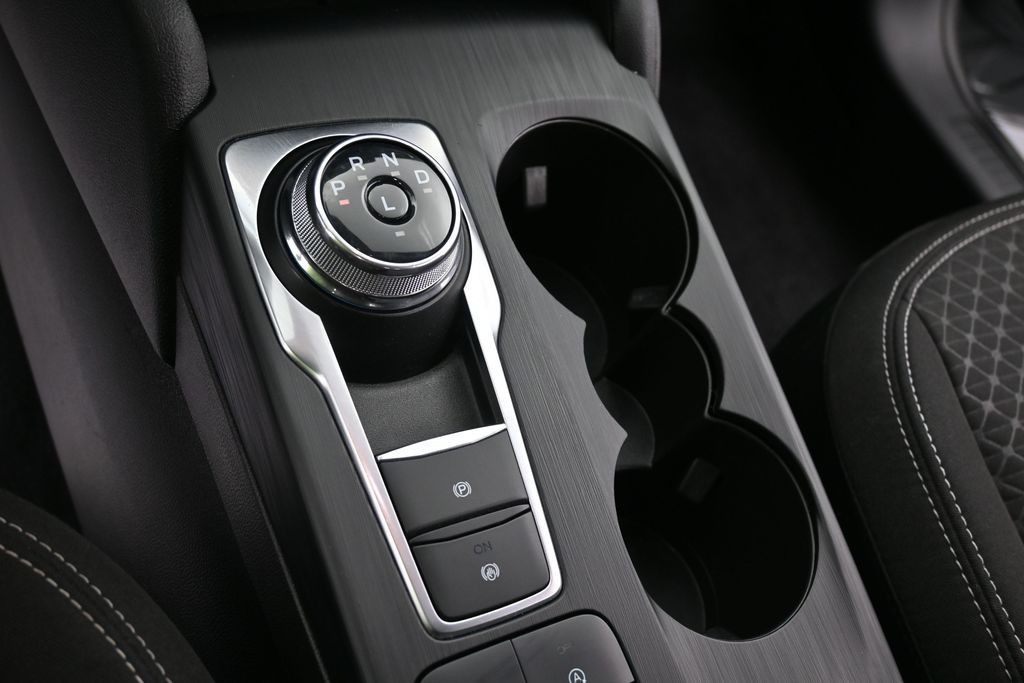 Ford Escape Vehicle Full-screen Gallery Image 12