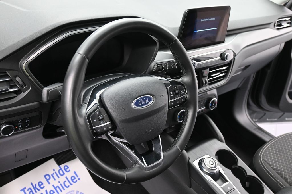 Ford Escape Vehicle Full-screen Gallery Image 14