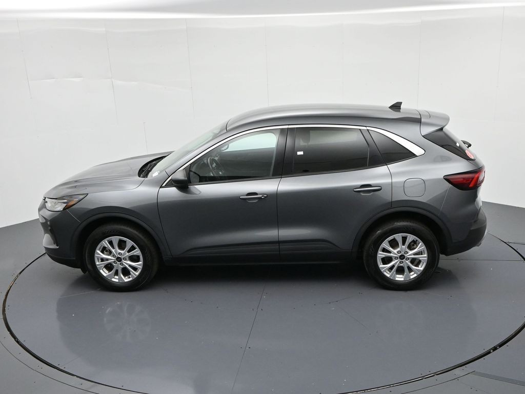 Ford Escape Vehicle Full-screen Gallery Image 18