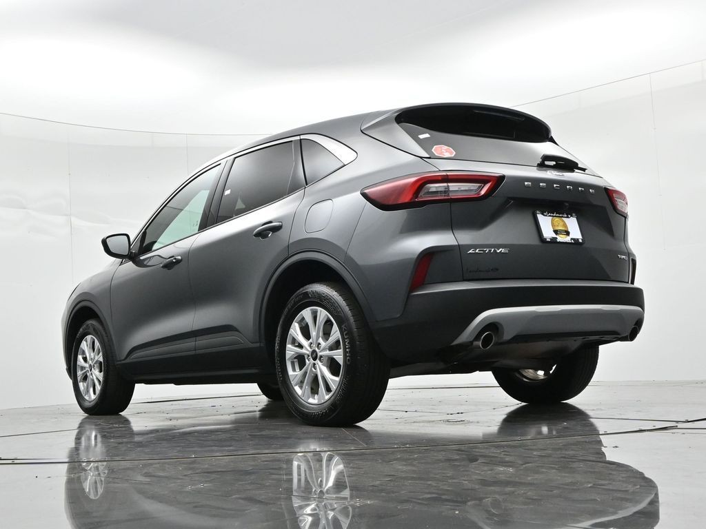 Ford Escape Vehicle Full-screen Gallery Image 19