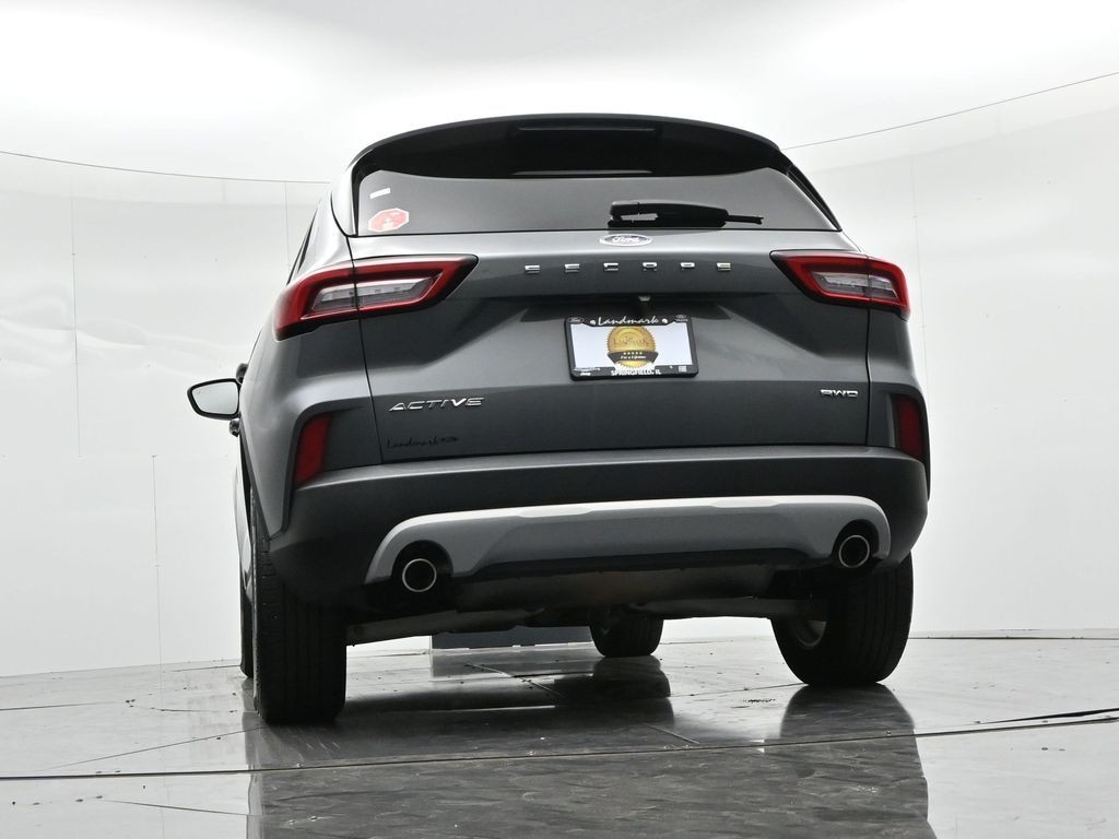 Ford Escape Vehicle Full-screen Gallery Image 20