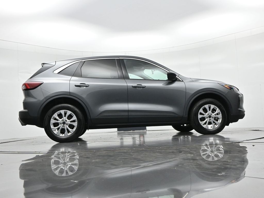 Ford Escape Vehicle Full-screen Gallery Image 22