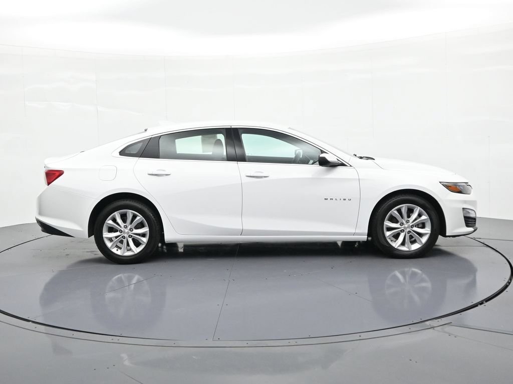 Chevrolet Malibu Vehicle Full-screen Gallery Image 5