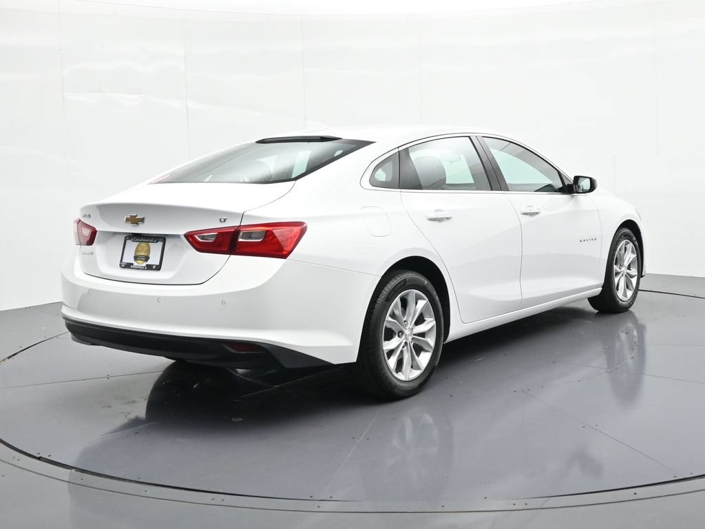 Chevrolet Malibu Vehicle Full-screen Gallery Image 6