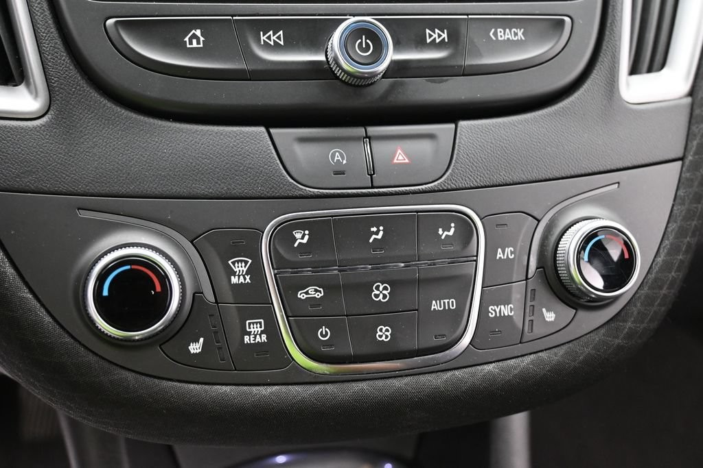 Chevrolet Malibu Vehicle Full-screen Gallery Image 11