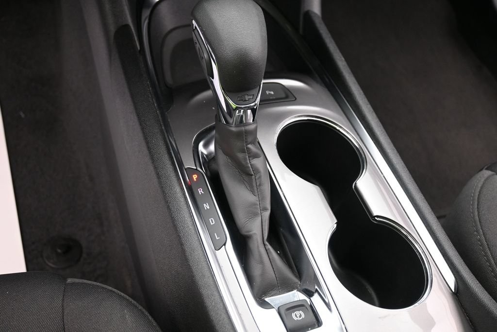 Chevrolet Malibu Vehicle Full-screen Gallery Image 12