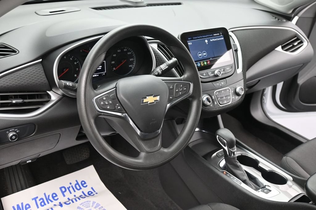 Chevrolet Malibu Vehicle Full-screen Gallery Image 14