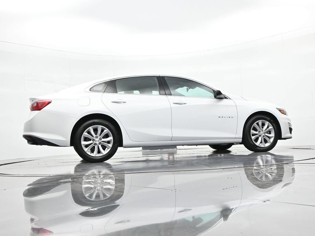 Chevrolet Malibu Vehicle Full-screen Gallery Image 22