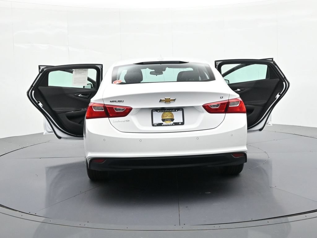 Chevrolet Malibu Vehicle Full-screen Gallery Image 26
