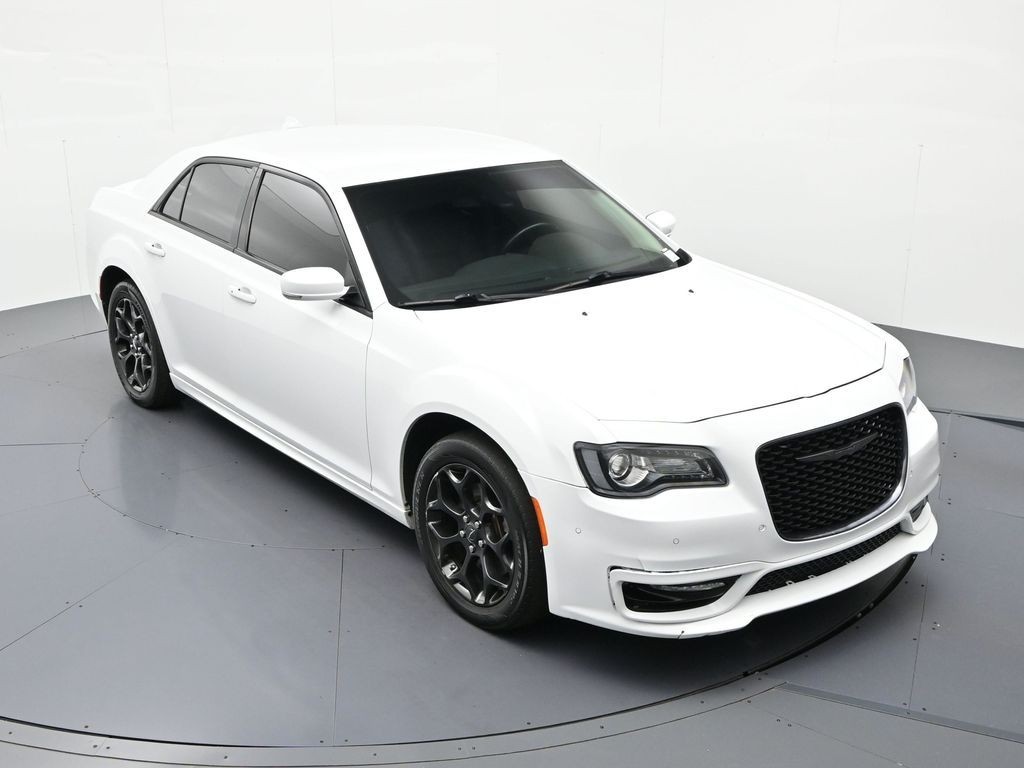 Chrysler 300 Vehicle Full-screen Gallery Image 15