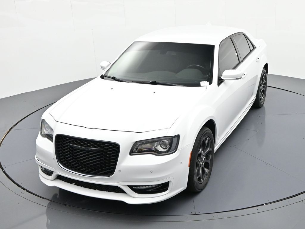 Chrysler 300 Vehicle Full-screen Gallery Image 17