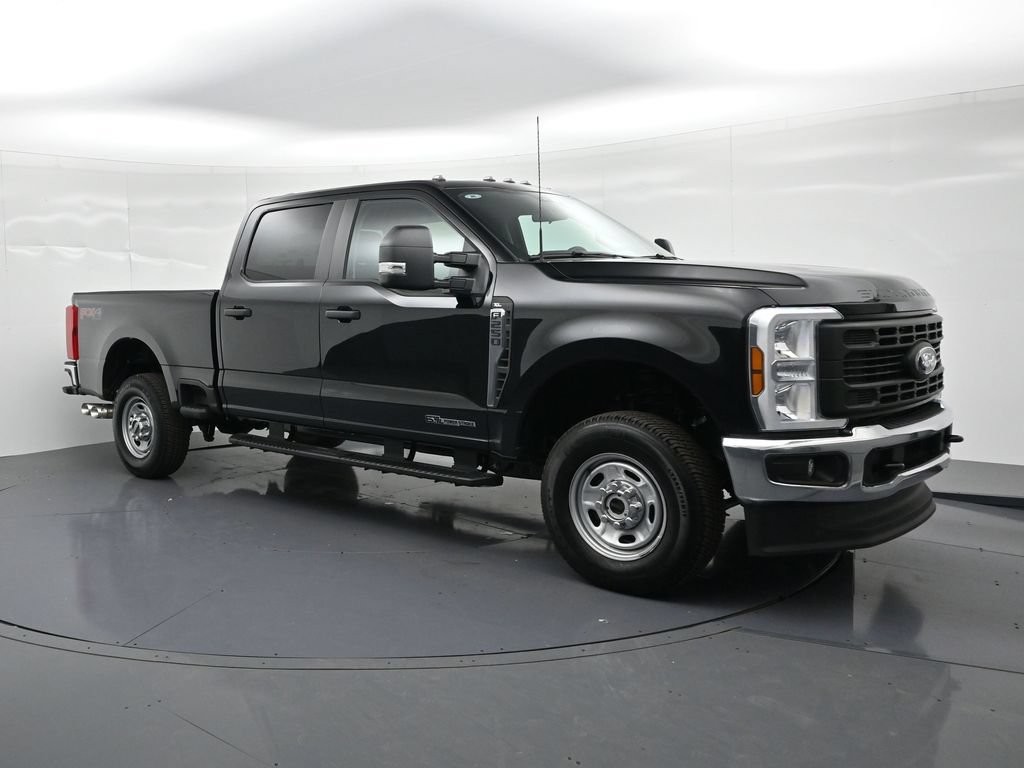 Ford F-250SD Vehicle Full-screen Gallery Image 4