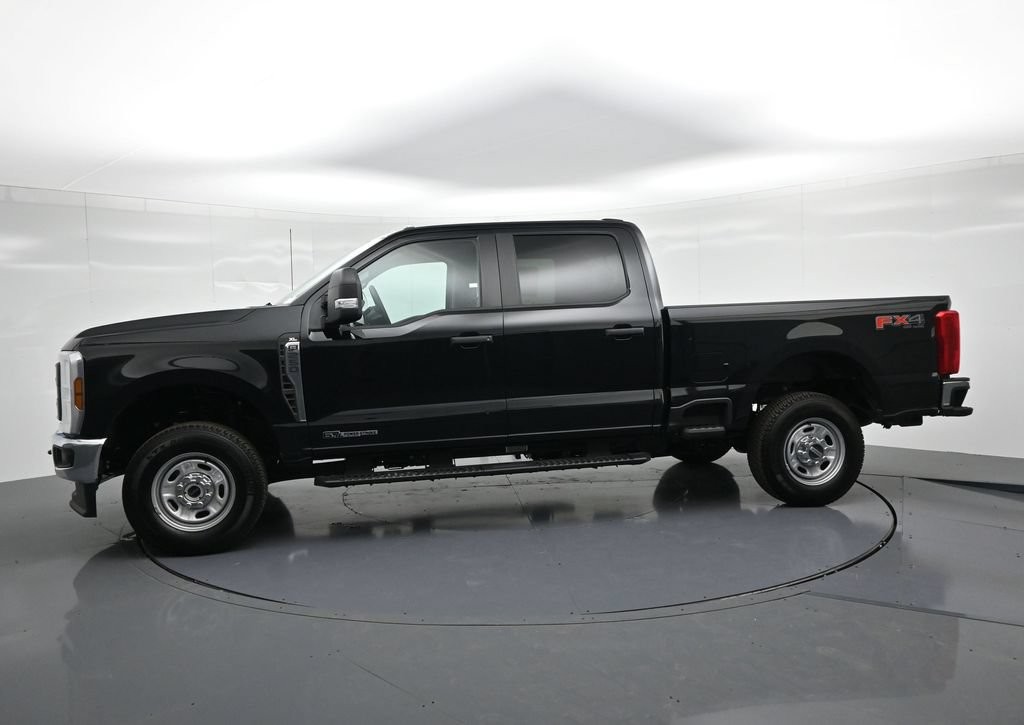 Ford F-250SD Vehicle Full-screen Gallery Image 9