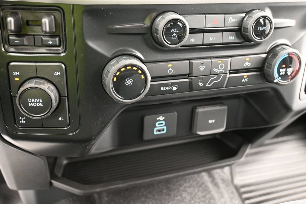 Ford F-250SD Vehicle Full-screen Gallery Image 11