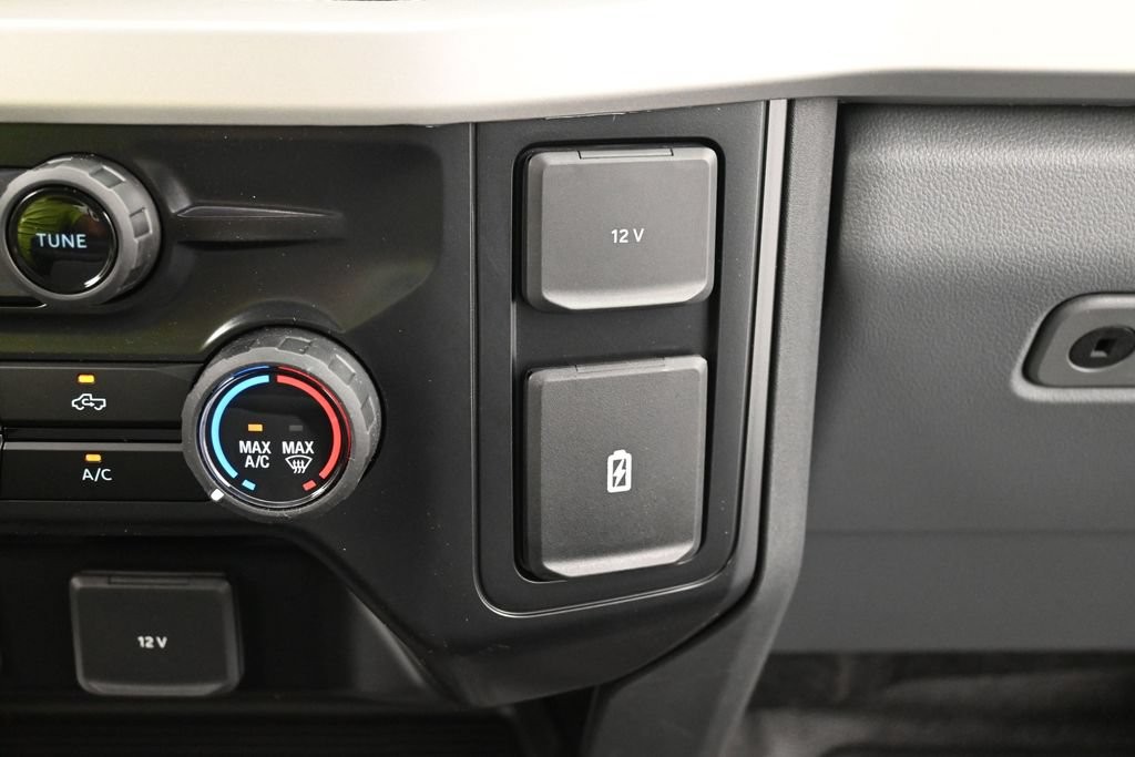 Ford F-250SD Vehicle Full-screen Gallery Image 12