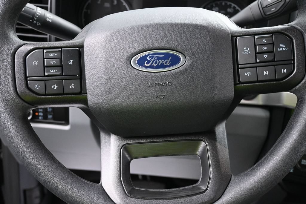 Ford F-250SD Vehicle Full-screen Gallery Image 13