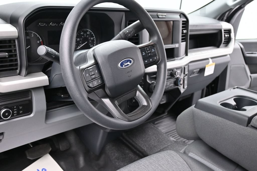 Ford F-250SD Vehicle Full-screen Gallery Image 14