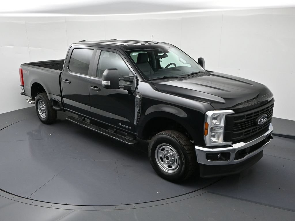 Ford F-250SD Vehicle Full-screen Gallery Image 15