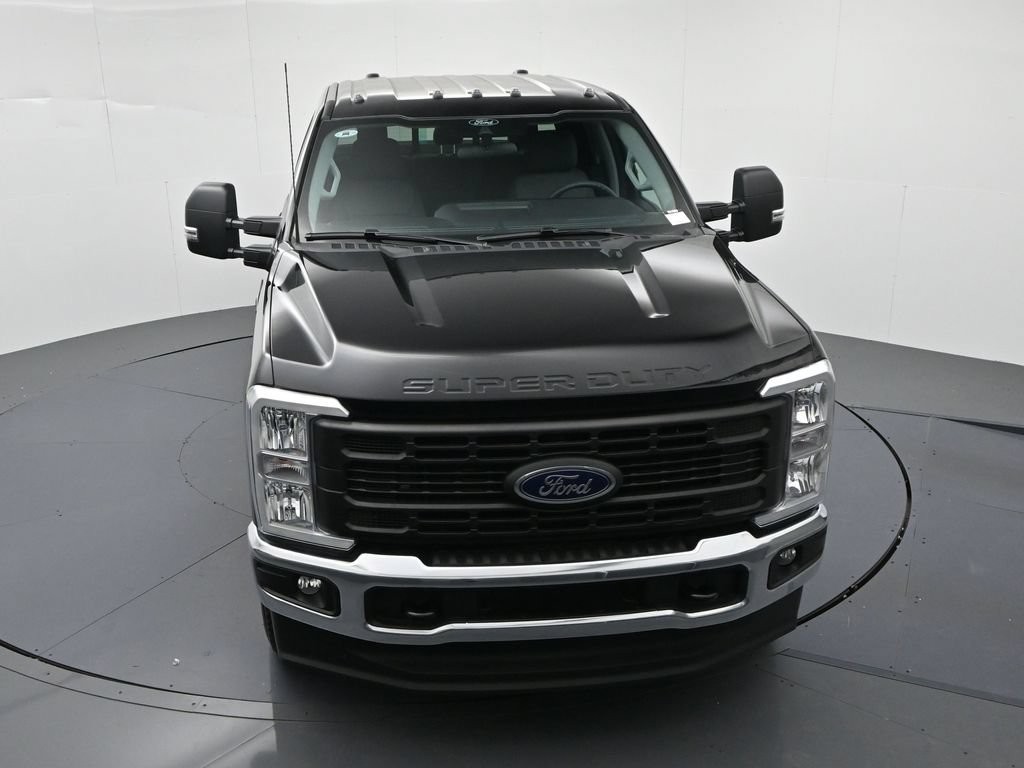 Ford F-250SD Vehicle Full-screen Gallery Image 16