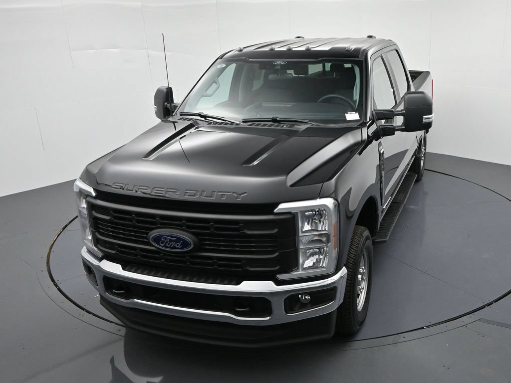 Ford F-250SD Vehicle Full-screen Gallery Image 17