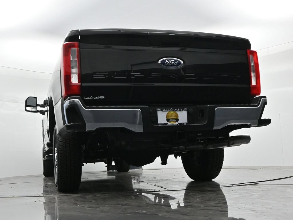 Ford F-250SD Vehicle Full-screen Gallery Image 20