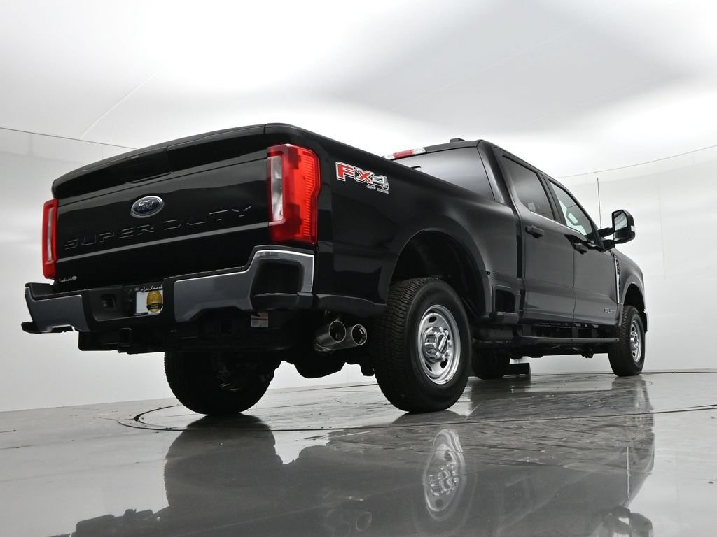 Ford F-250SD Vehicle Full-screen Gallery Image 21