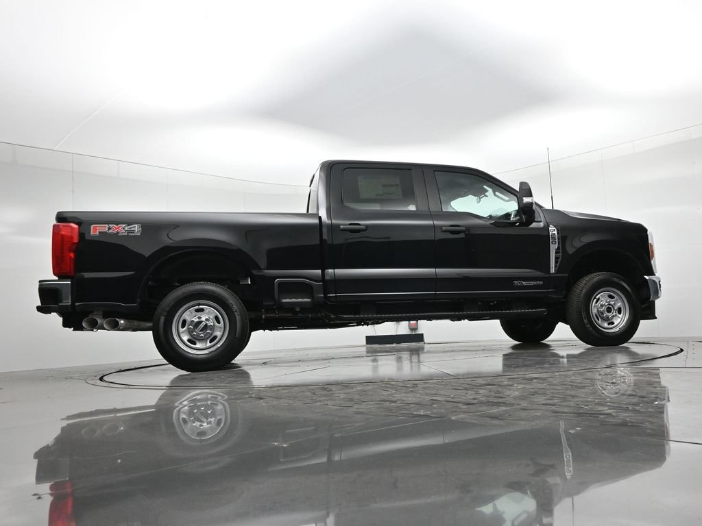 Ford F-250SD Vehicle Full-screen Gallery Image 22