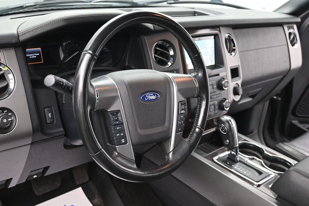 Ford Expedition Vehicle Full-screen Gallery Image 15