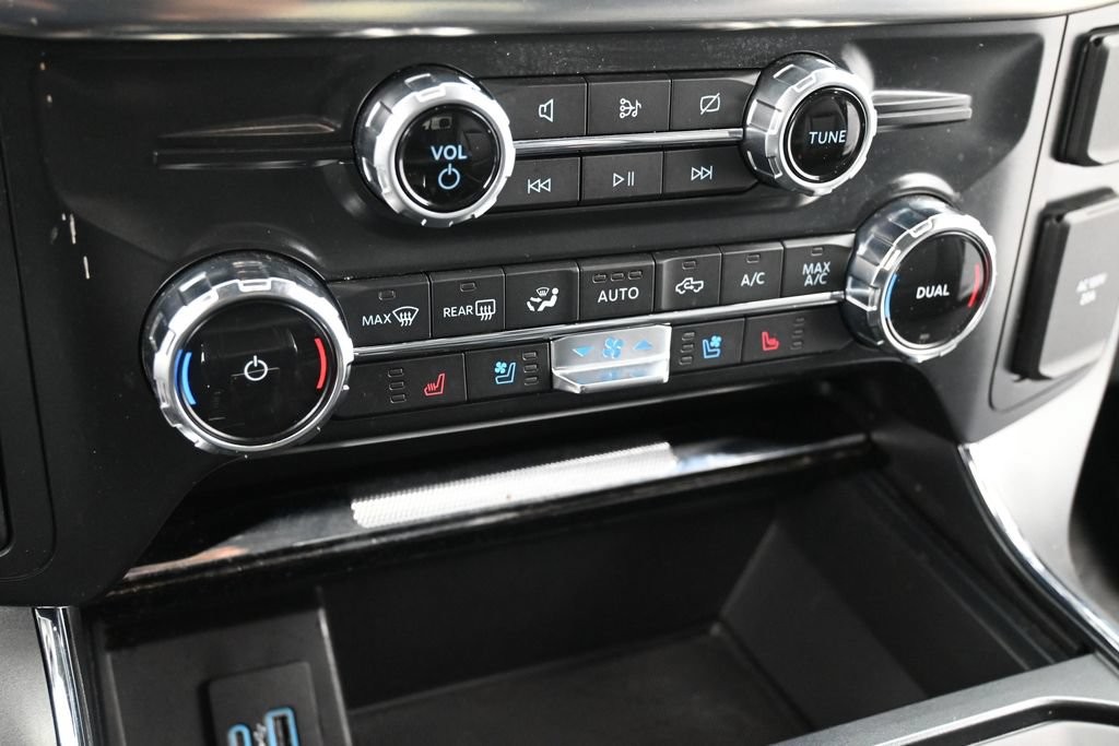 Ford F-150 Vehicle Full-screen Gallery Image 11