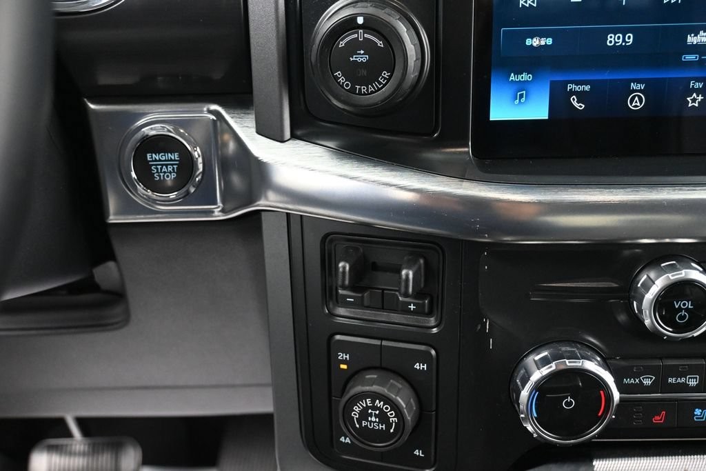 Ford F-150 Vehicle Full-screen Gallery Image 12